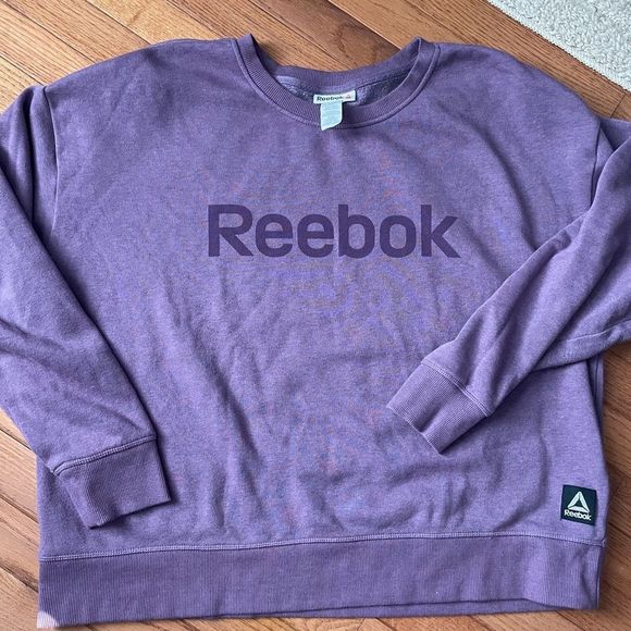 Reebok Tops - Reebok crew neck sweatshirt